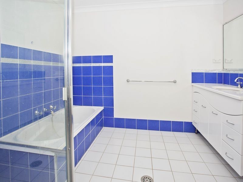 33 Byron Circuit, Flinders NSW 2529