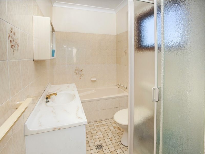 12 Lake Heights Road, Lake Heights NSW 2502