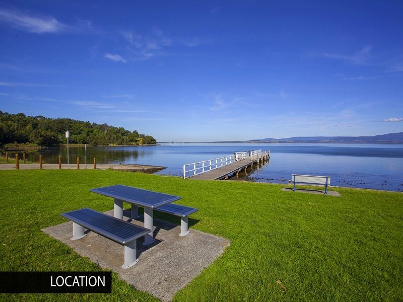 12 Lake Heights Road, Lake Heights NSW 2502