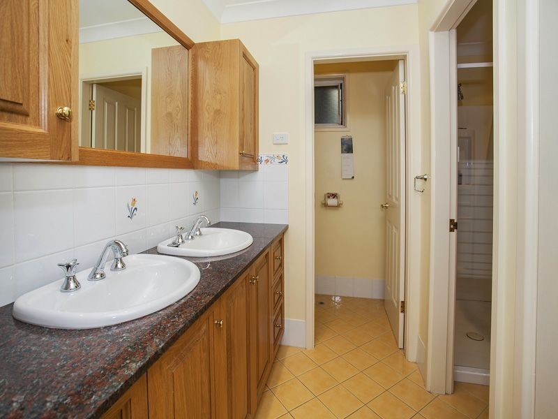 4 Morse Ave, Kanahooka NSW 2530