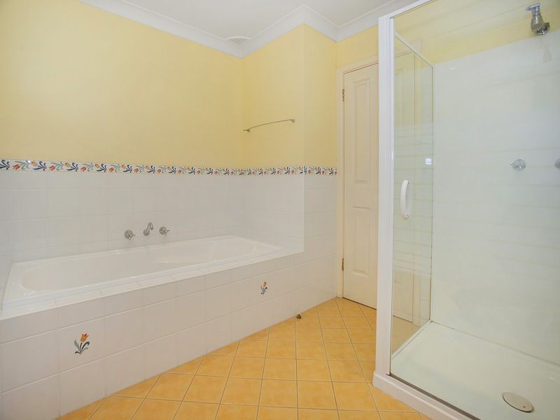 4 Morse Ave, Kanahooka NSW 2530