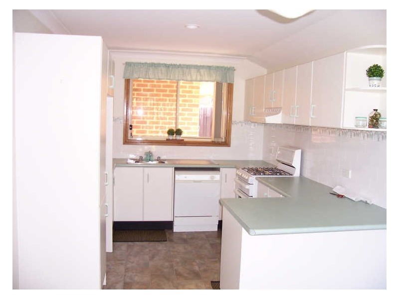 2/20 Kianga Close, Flinders NSW 2529