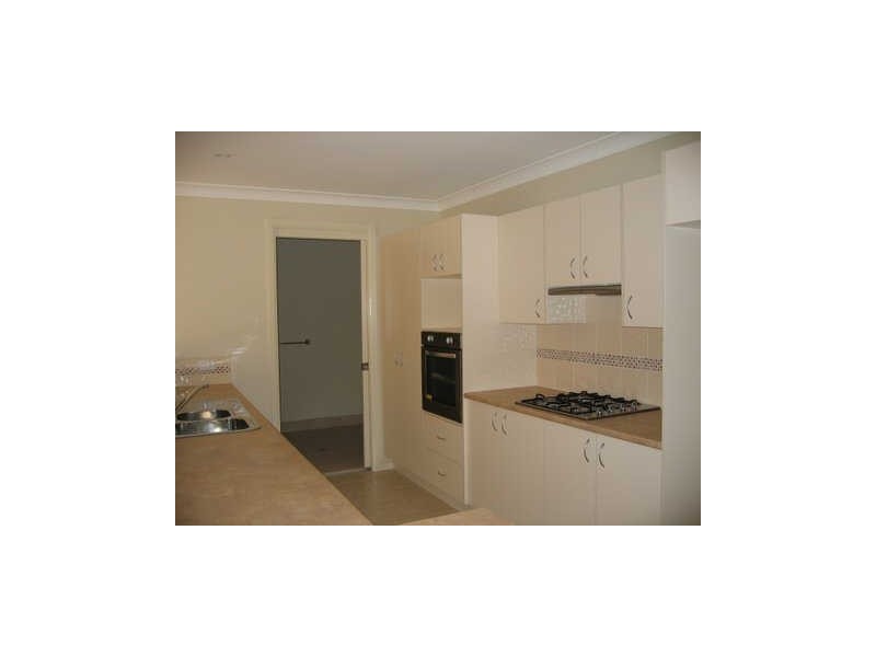 2/8 Chaffey Way, Albion Park NSW 2527