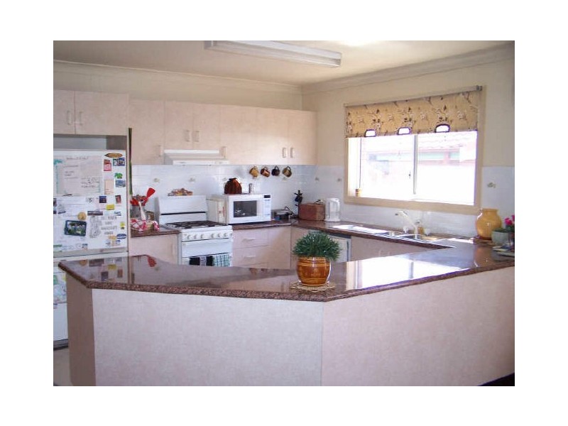 5 Ashmore Cres, Kanahooka NSW 2530