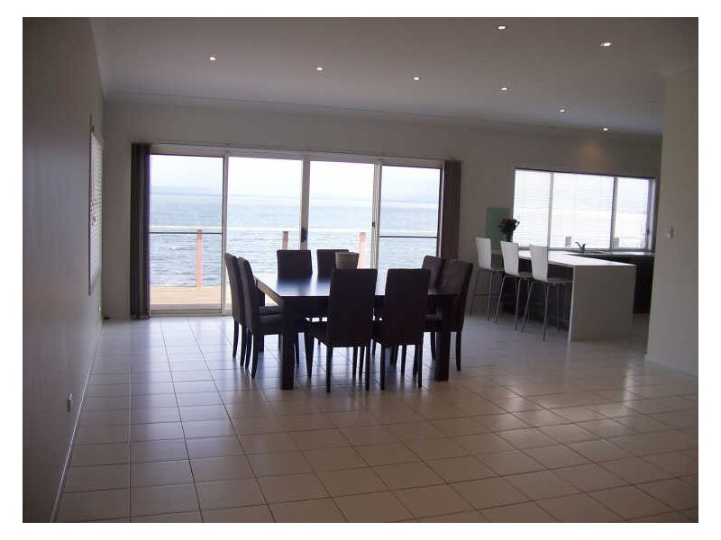 61 Northcliffe Drive, Lake Heights NSW 2502