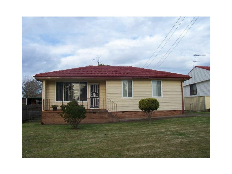 31 Bradman Ave, Warilla NSW 2528