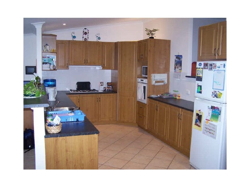 4 Mundoonen ‘Crescent, Horsley NSW 2530