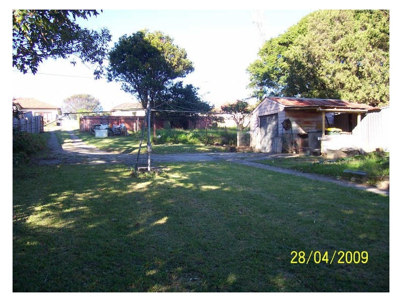 111 Lakeview Parade, Primbee NSW 2502