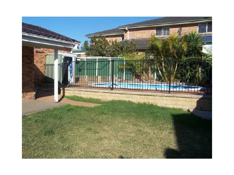 8 Roper Road, Albion Park NSW 2527