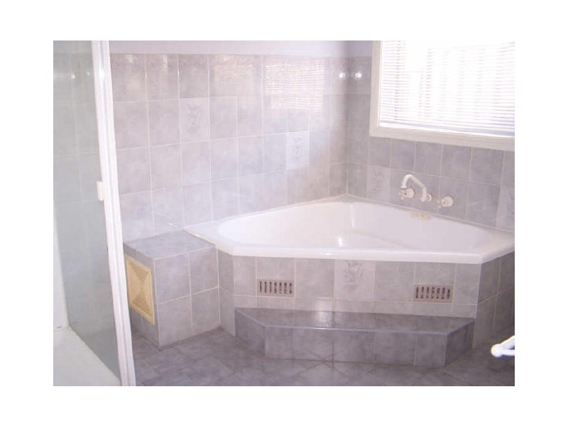 8 Roper Road, Albion Park NSW 2527