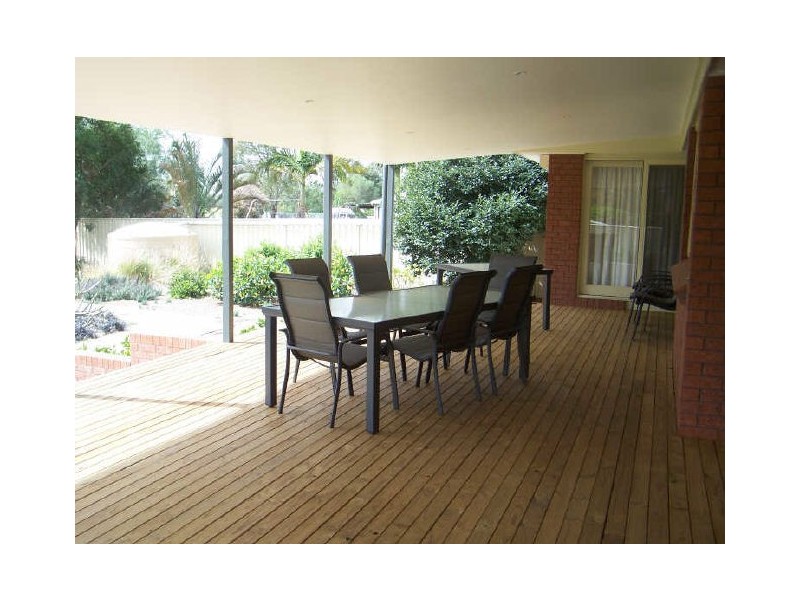 25 Windsor Crescent, Brownsville NSW 2530