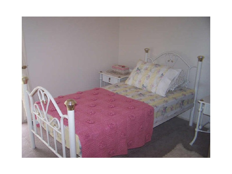 25 Windsor Crescent, Brownsville NSW 2530