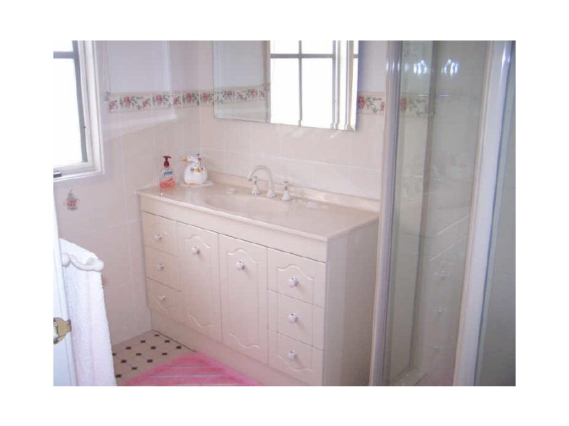 25 Windsor Crescent, Brownsville NSW 2530