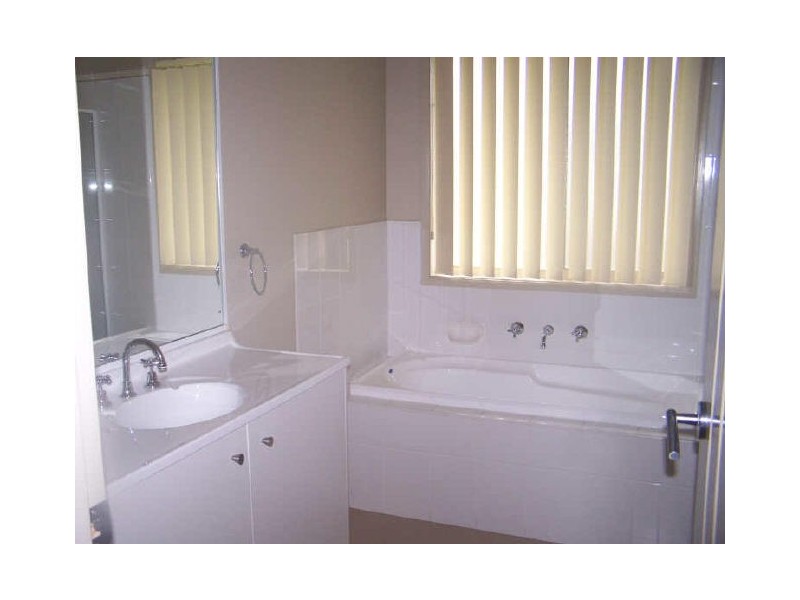 8 Hubbard Avenue, Horsley NSW 2530