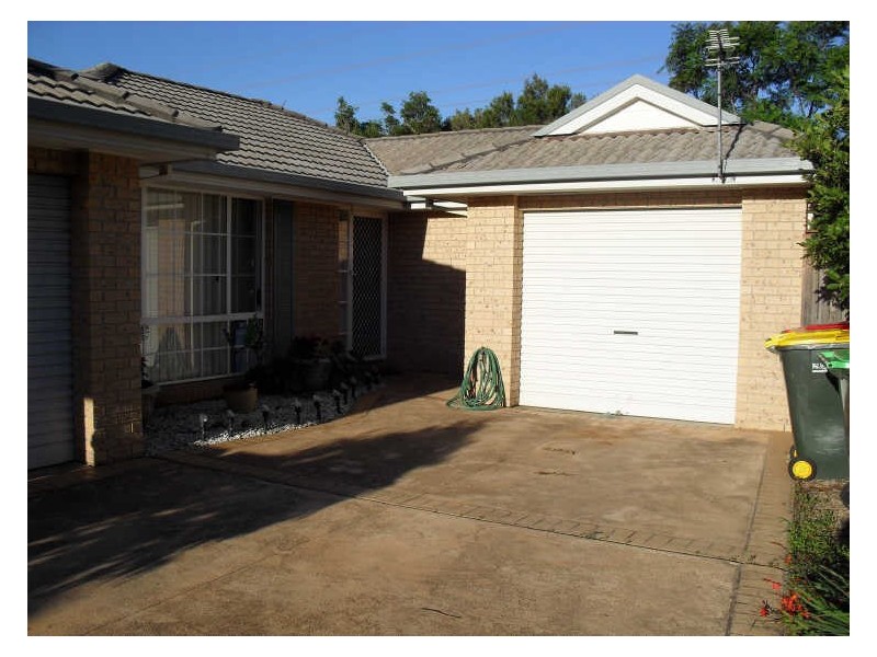 2/17 Derwent Place, Albion Park NSW 2527