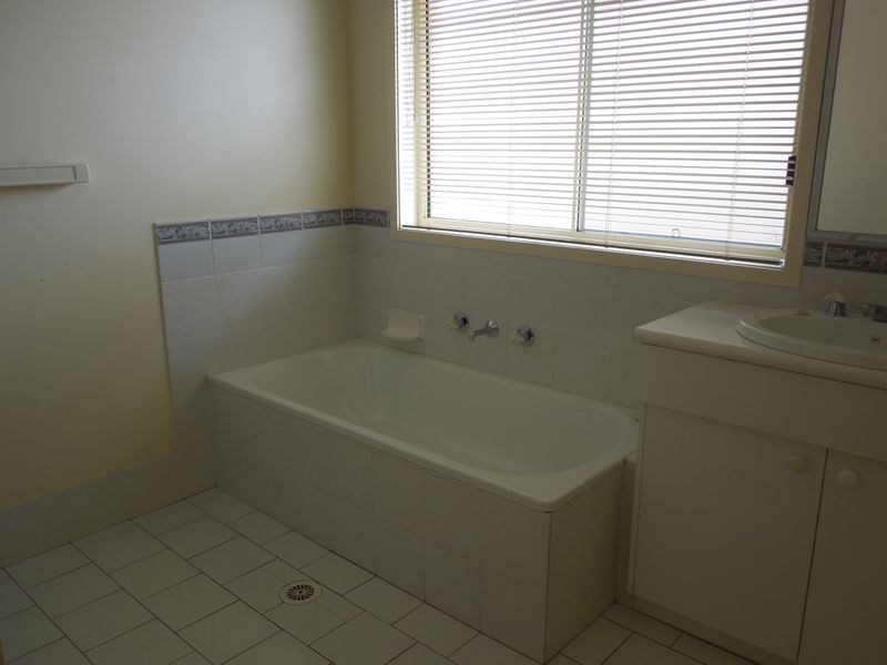 13 Hazelton Drive, Albion Park NSW 2527
