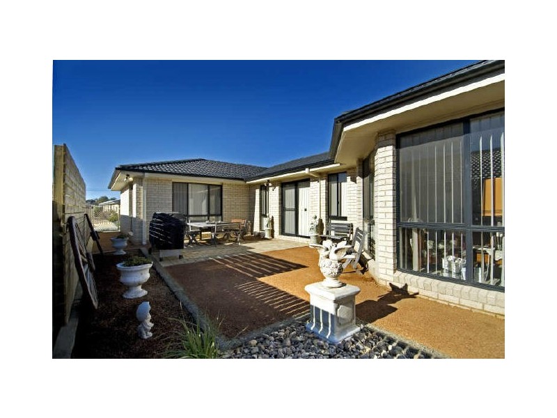 4 Ikara Close, Dunlop ACT 2615