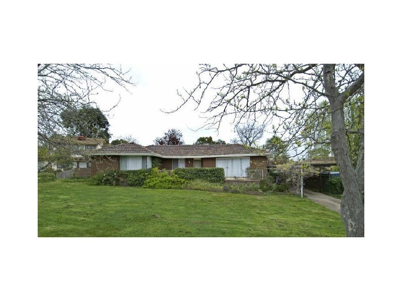 6 Dunlop Street, Hackett ACT 2602