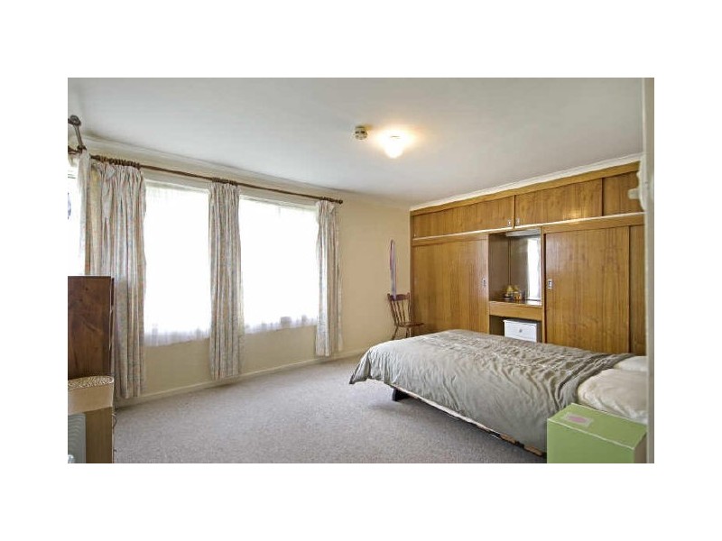 6 Dunlop Street, Hackett ACT 2602