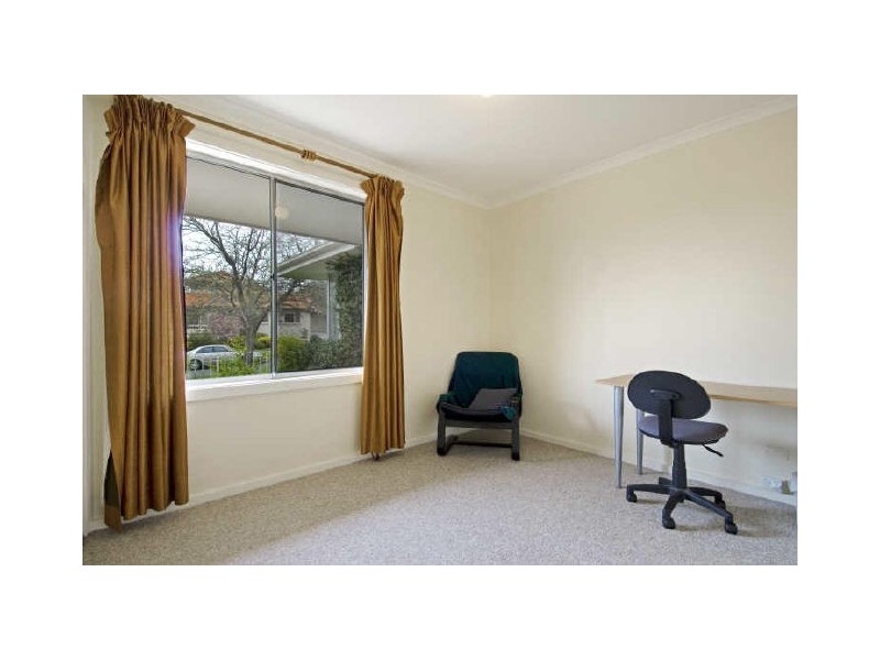 6 Dunlop Street, Hackett ACT 2602