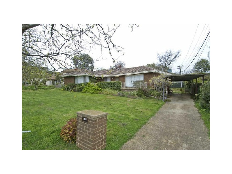 6 Dunlop Street, Hackett ACT 2602