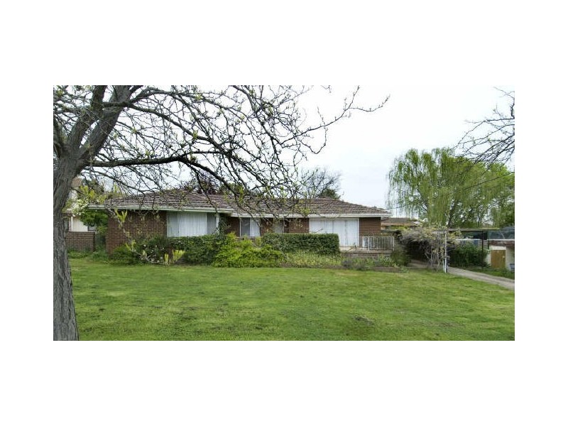 6 Dunlop Street, Hackett ACT 2602
