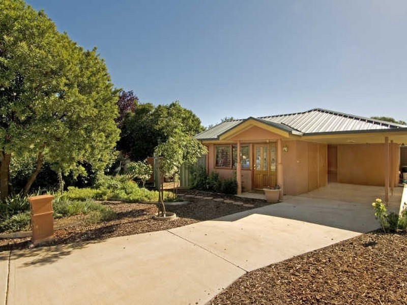 1 & 2/16 Skardon Street, Kaleen ACT 2617