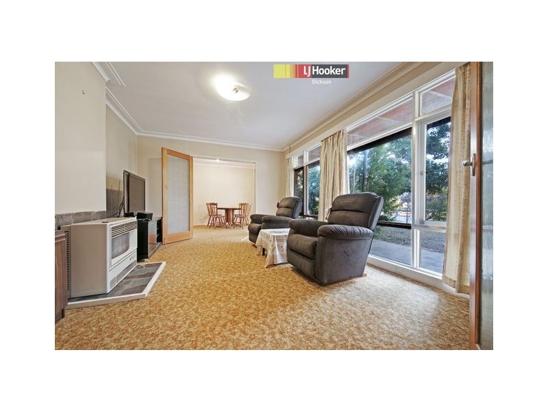 8 Cowan Street, Downer ACT 2602