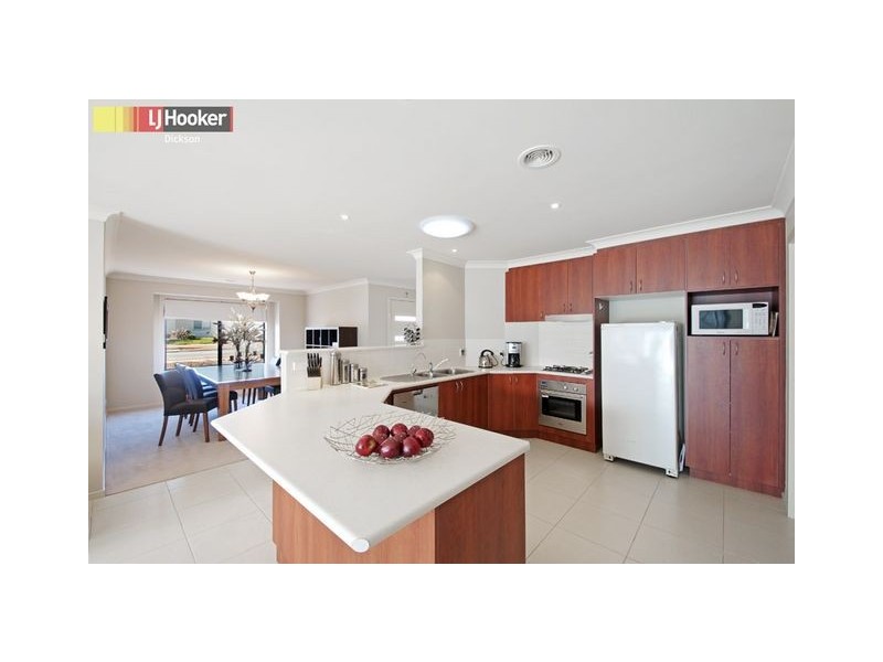 2 Eldershaw Crescent, Dunlop ACT 2615