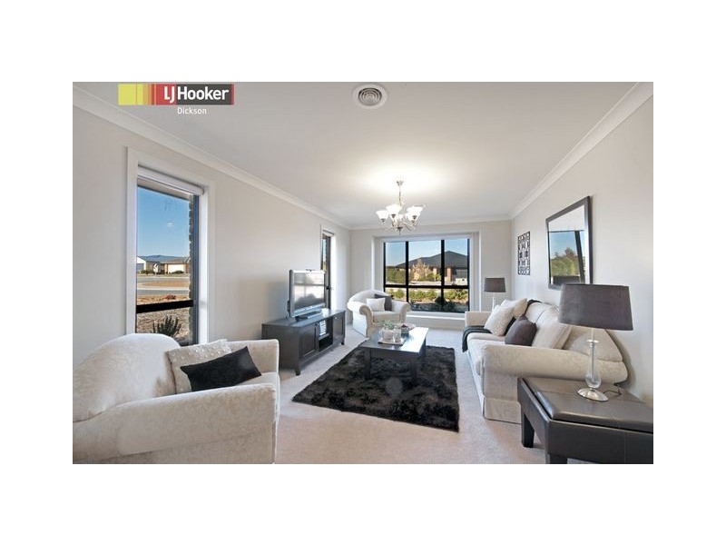 2 Eldershaw Crescent, Dunlop ACT 2615