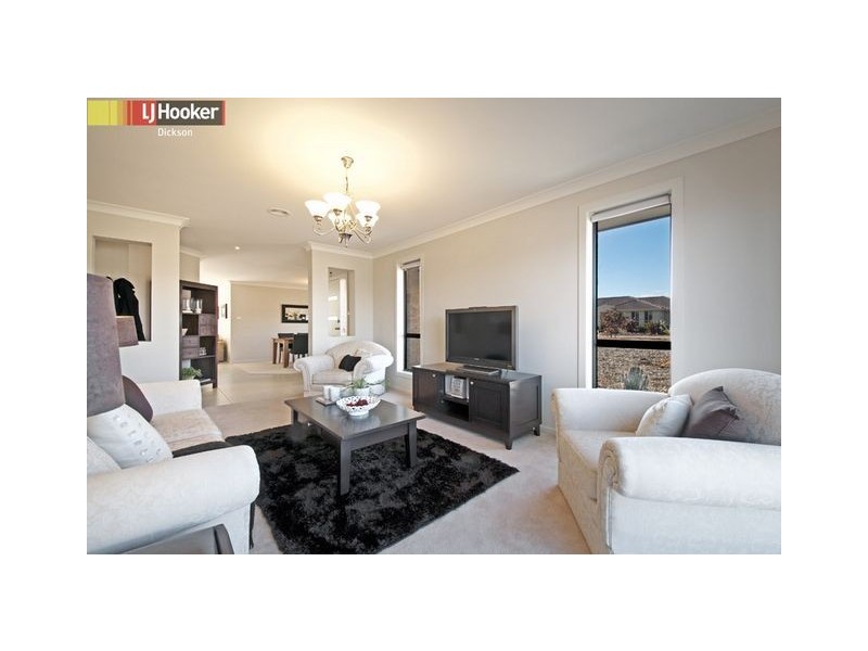 2 Eldershaw Crescent, Dunlop ACT 2615