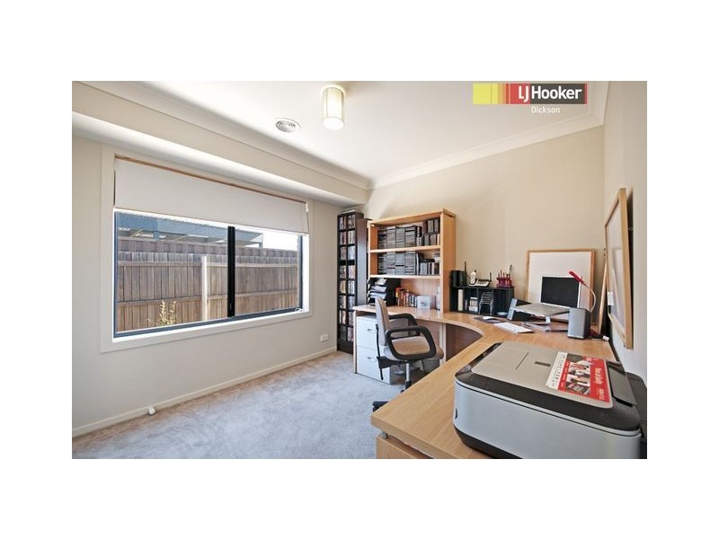 2 Eldershaw Crescent, Dunlop ACT 2615