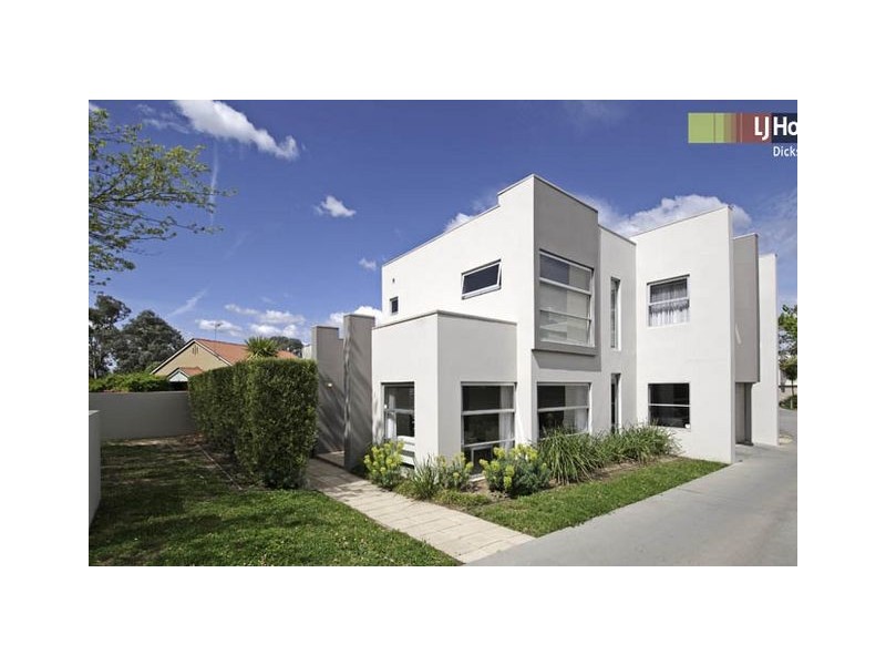 1/6 Hall Street, Lyneham ACT 2602