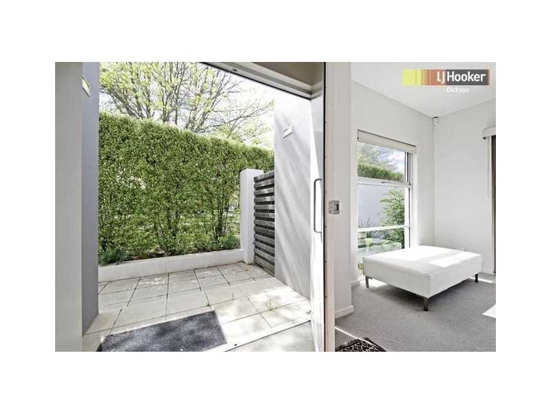1/6 Hall Street, Lyneham ACT 2602