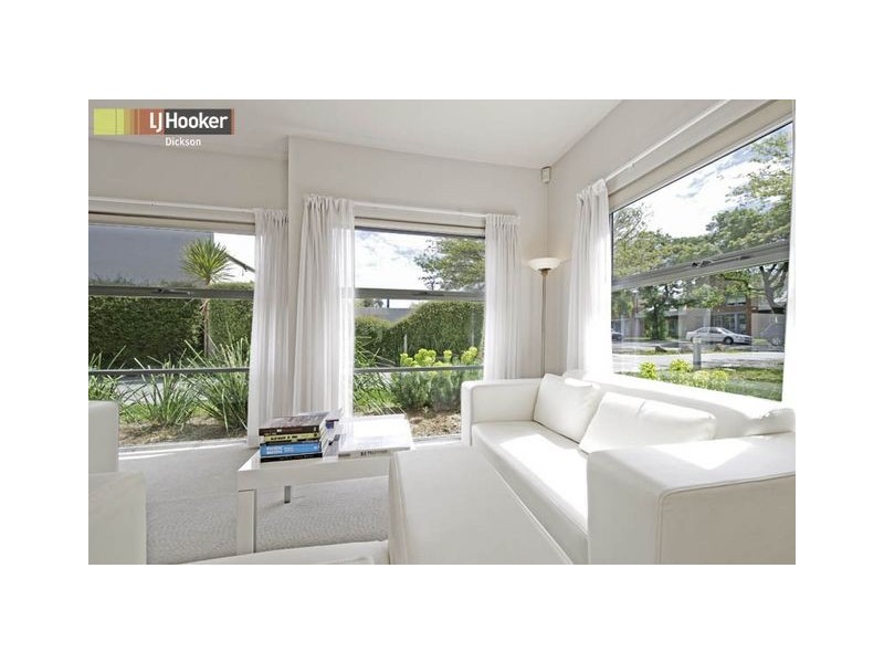 1/6 Hall Street, Lyneham ACT 2602
