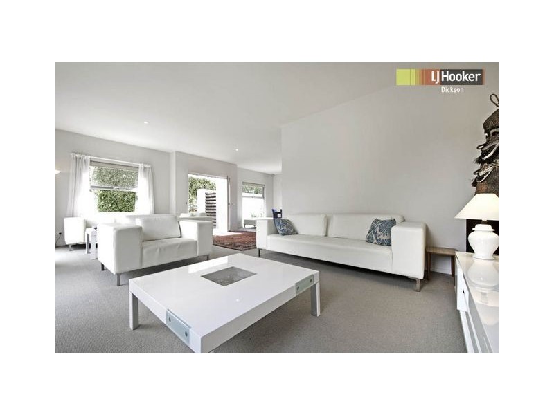 1/6 Hall Street, Lyneham ACT 2602