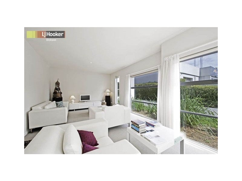 1/6 Hall Street, Lyneham ACT 2602