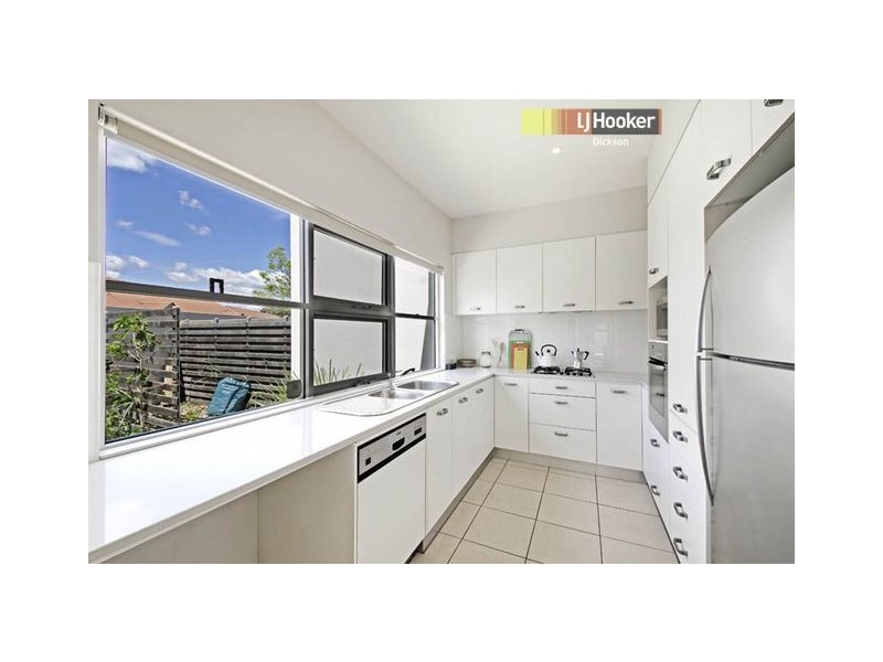 1/6 Hall Street, Lyneham ACT 2602