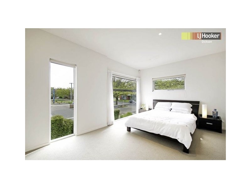 1/6 Hall Street, Lyneham ACT 2602