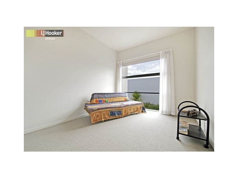 1/6 Hall Street, Lyneham ACT 2602