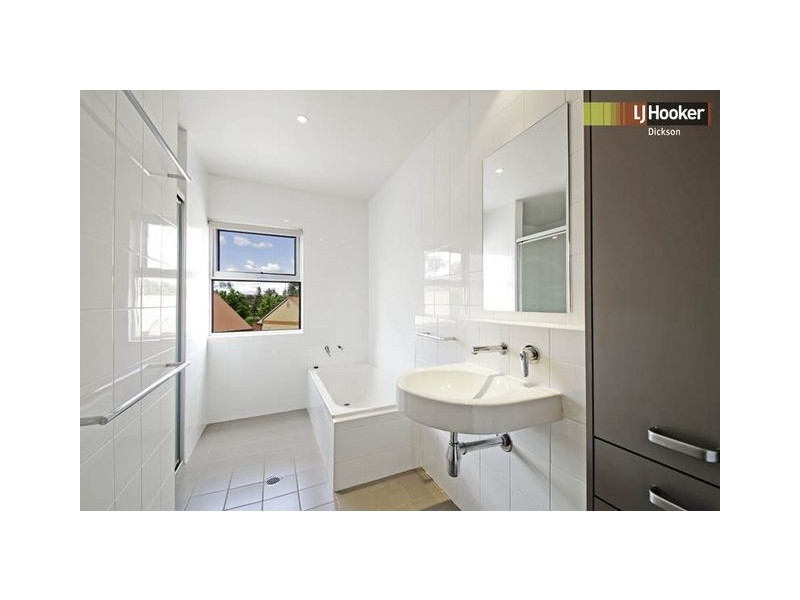 1/6 Hall Street, Lyneham ACT 2602
