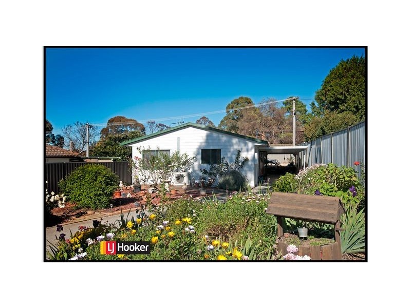 8 & 8a Cumpston Place, Macgregor ACT 2615