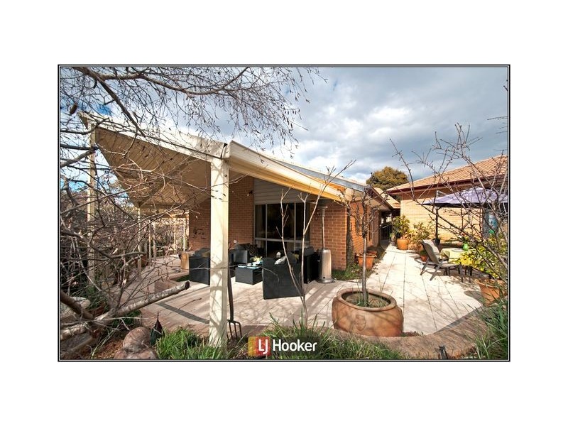11 Hilton Close, Fadden ACT 2904