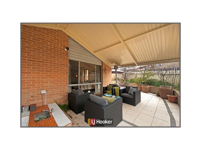 11 Hilton Close, Fadden ACT 2904