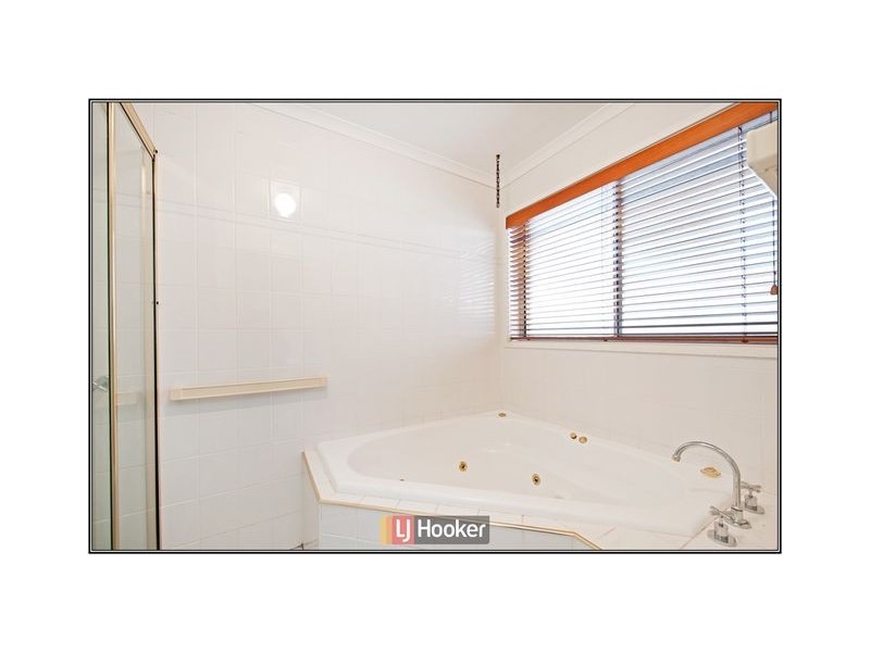 11 Hilton Close, Fadden ACT 2904