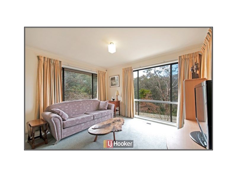 11 Hilton Close, Fadden ACT 2904