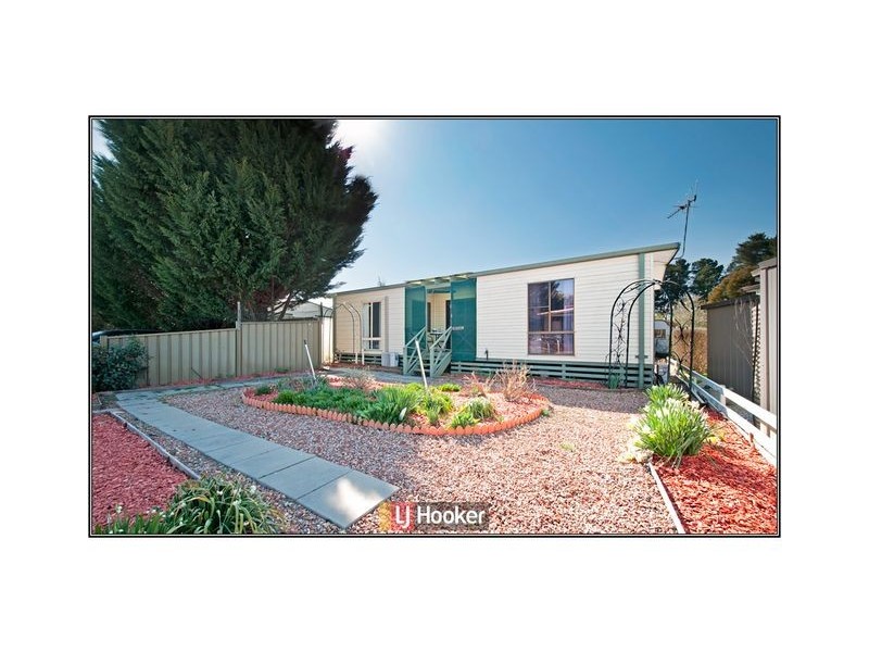 8 Conifer Avenue, Symonston ACT 2609