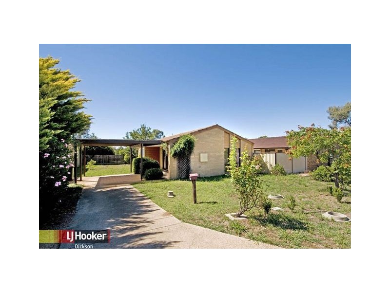 4 McGhie Place, Latham ACT 2615