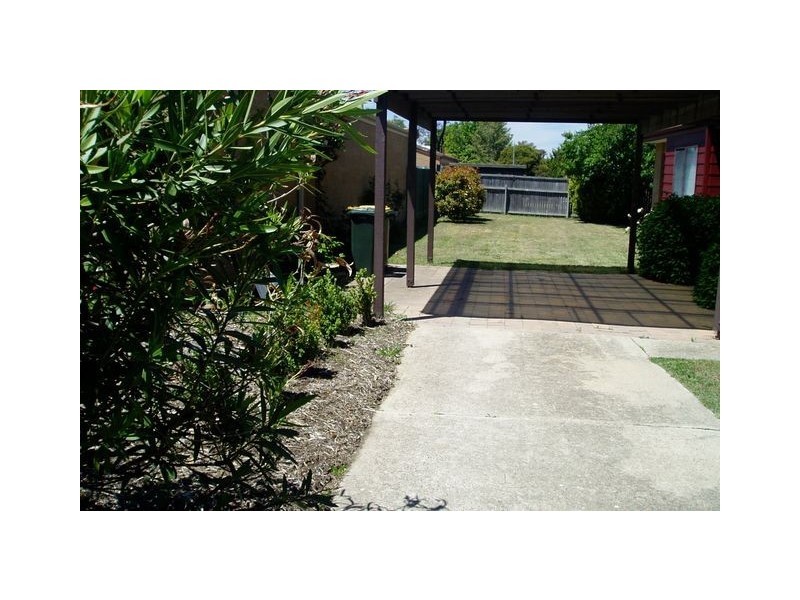4 McGhie Place, Latham ACT 2615