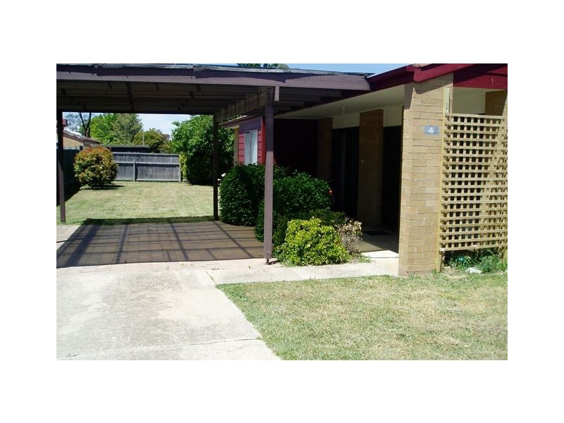4 McGhie Place, Latham ACT 2615